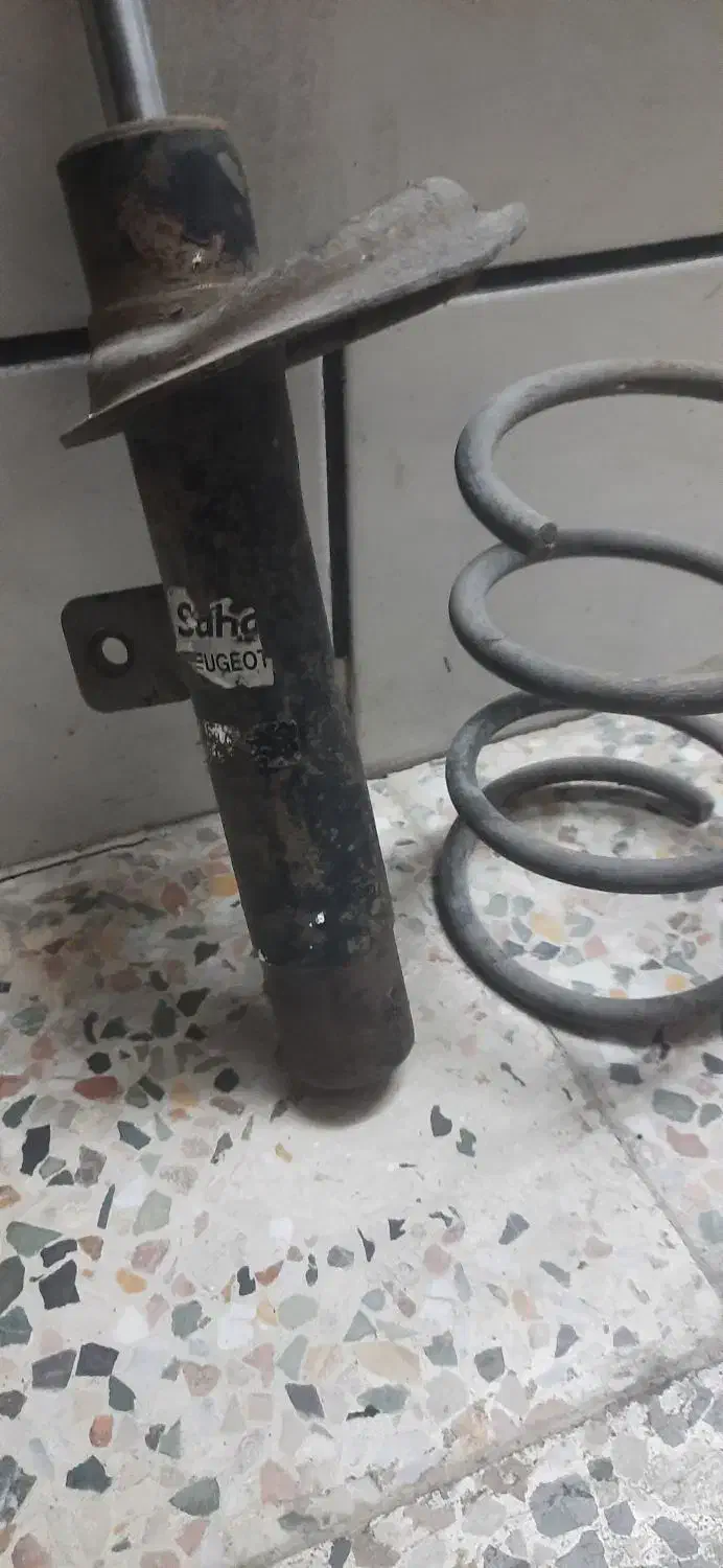 یک جفت کمک پوسته کوتاه ۲۰۶|قطعات یدکی و لوازم جانبی|بروجرد, |دیوار