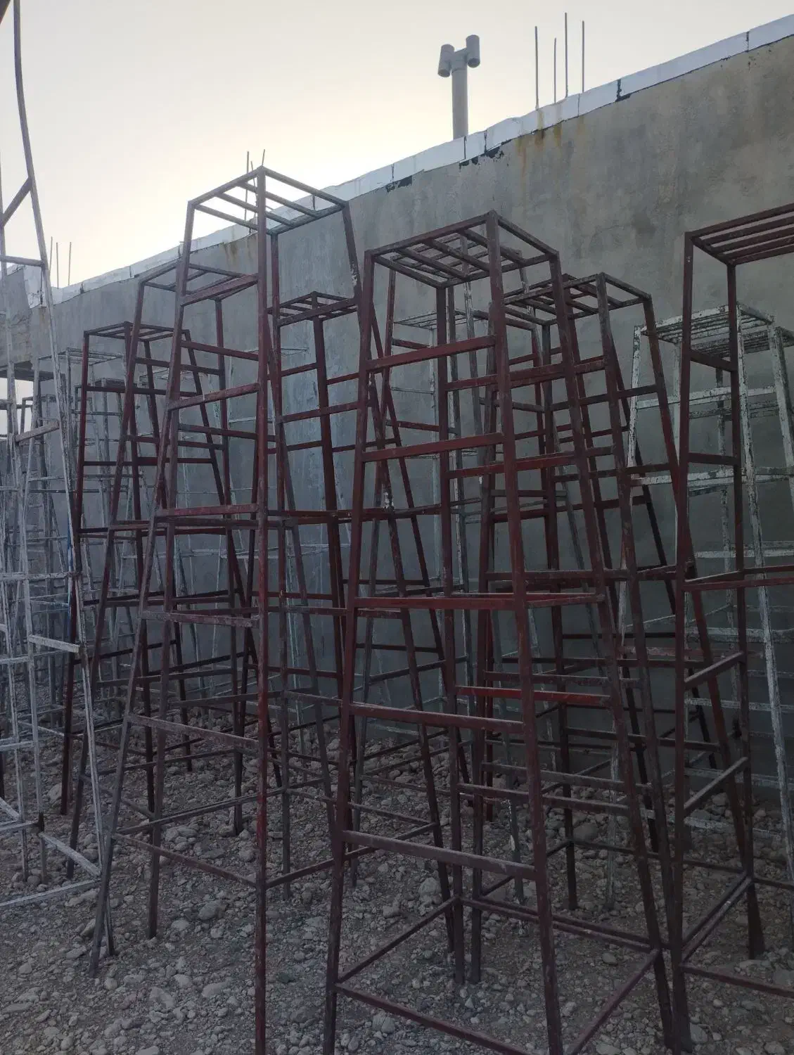 مقدارچهارپایه اهنی بفروش می‌رسد|ابزارآلات|لامرد, |دیوار