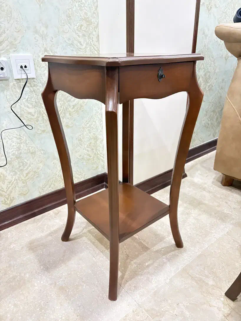 میز کنار مبلی پایه بلند|بوفه، ویترین، کنسول|اهواز, کوروش|دیوار