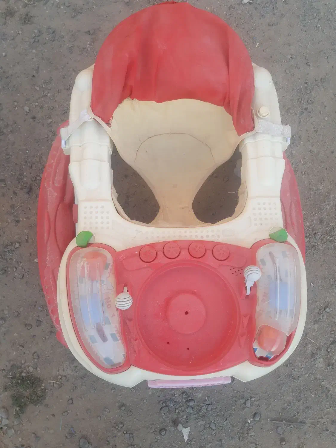 (کمک مادر)یا رەورەوک|اسباببازی بچه|بانه, |دیوار