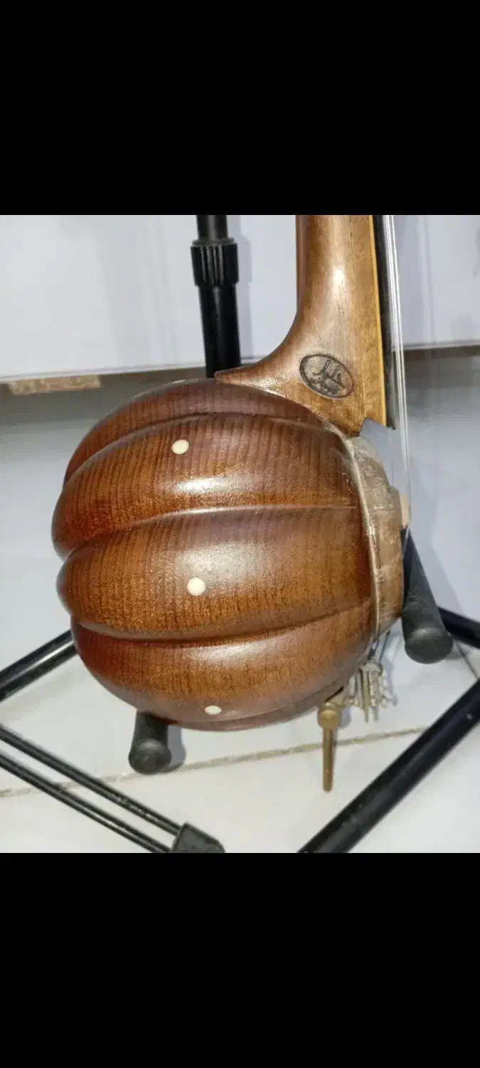 کمانچه با تزئینات ابنوس و شاخ|سازهای سنتی|قوچان, |دیوار