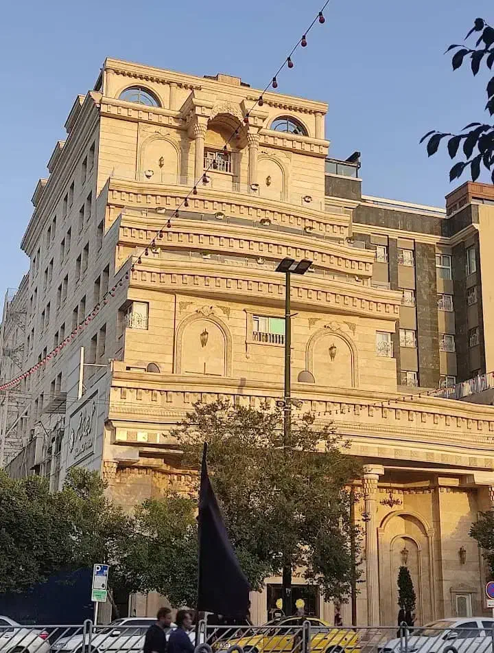 پذیرش نیروی اقا|استخدام خدمات فروشگاه و رستوران|دوگنبدان, |دیوار