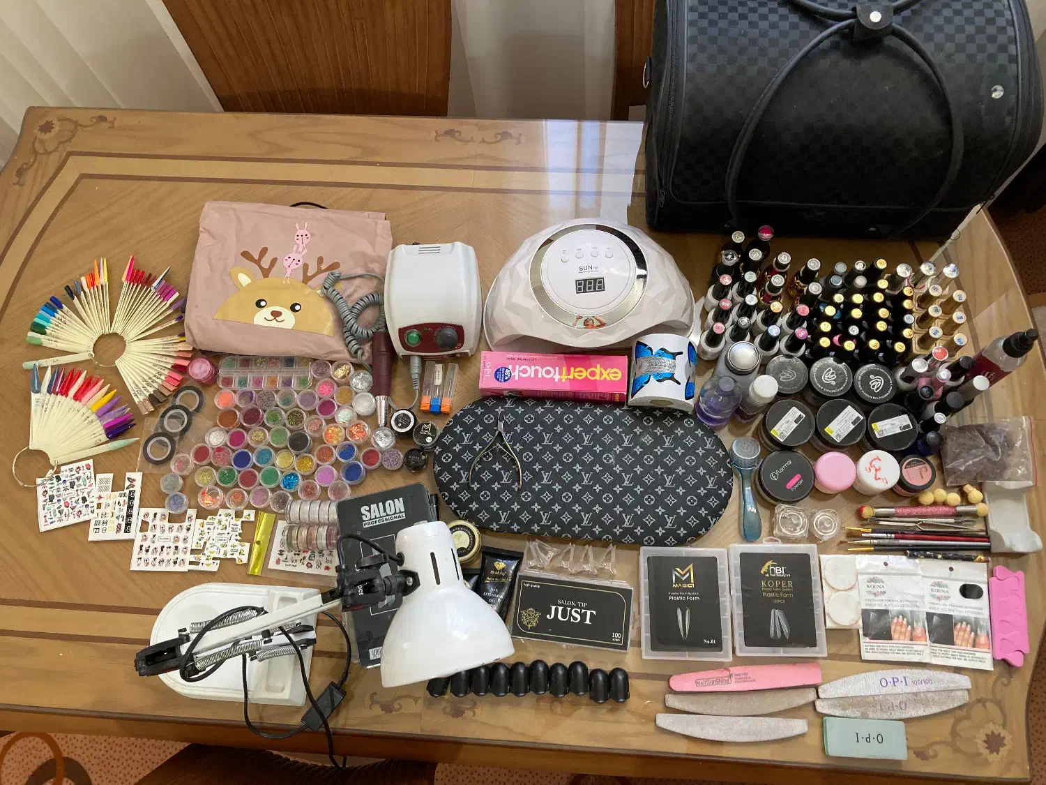 لوازم کاشت ناخن|آرایشگاه و سالنهای زیبایی|خلخال, |دیوار