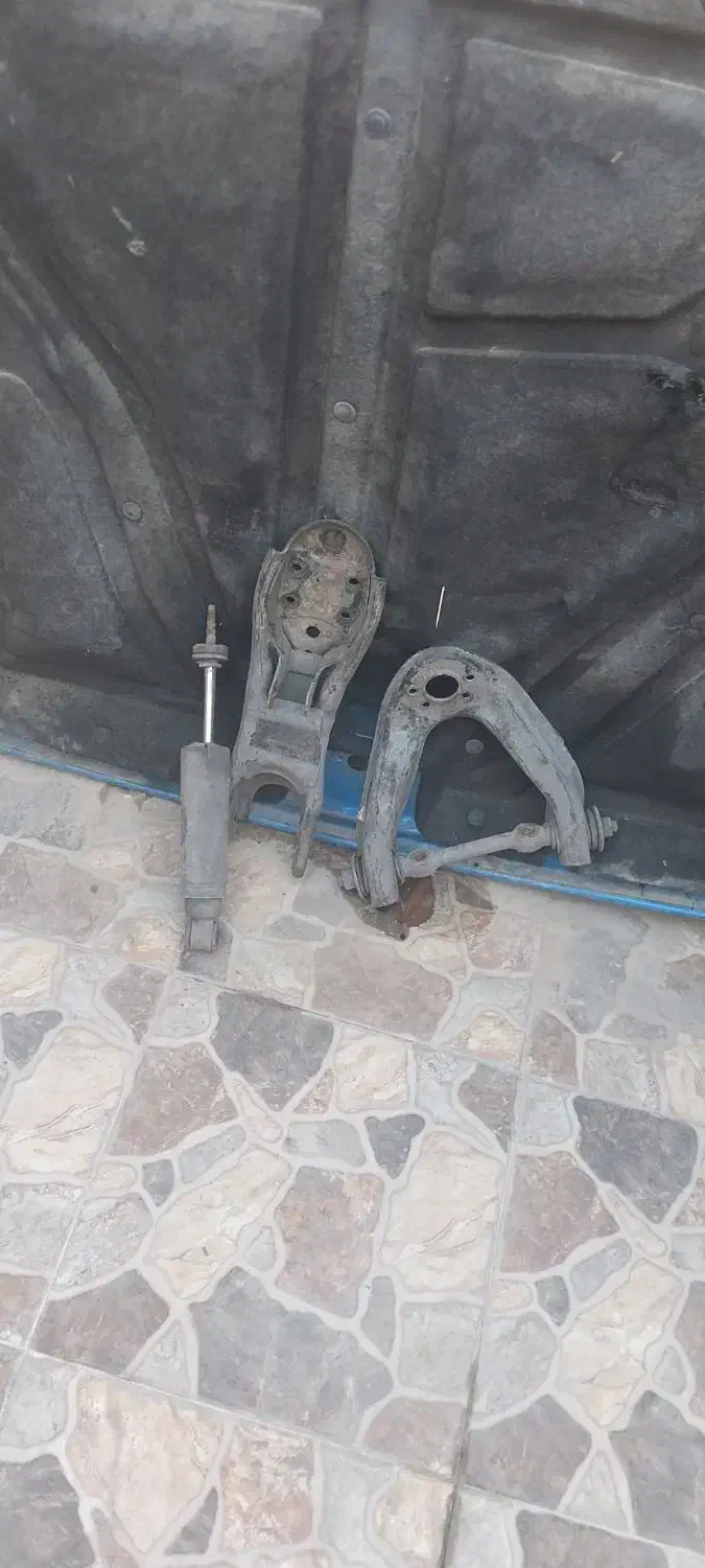 گلگیر و سپر نیسان|قطعات یدکی و لوازم جانبی|اسلام‌شهر, شهرک واوان|دیوار