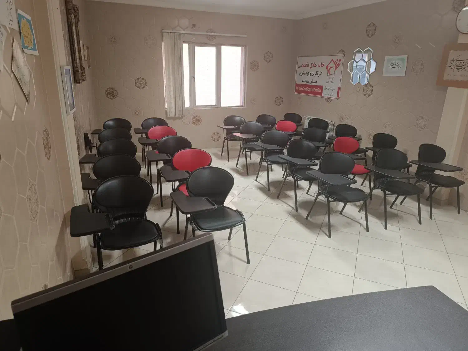 اجاره کلاس آموزشی و جلسه رسمی  میدان ساعت|اجارهٔ کوتاهمدت دفتر کار و فضای آموزشی|تبریز, |دیوار