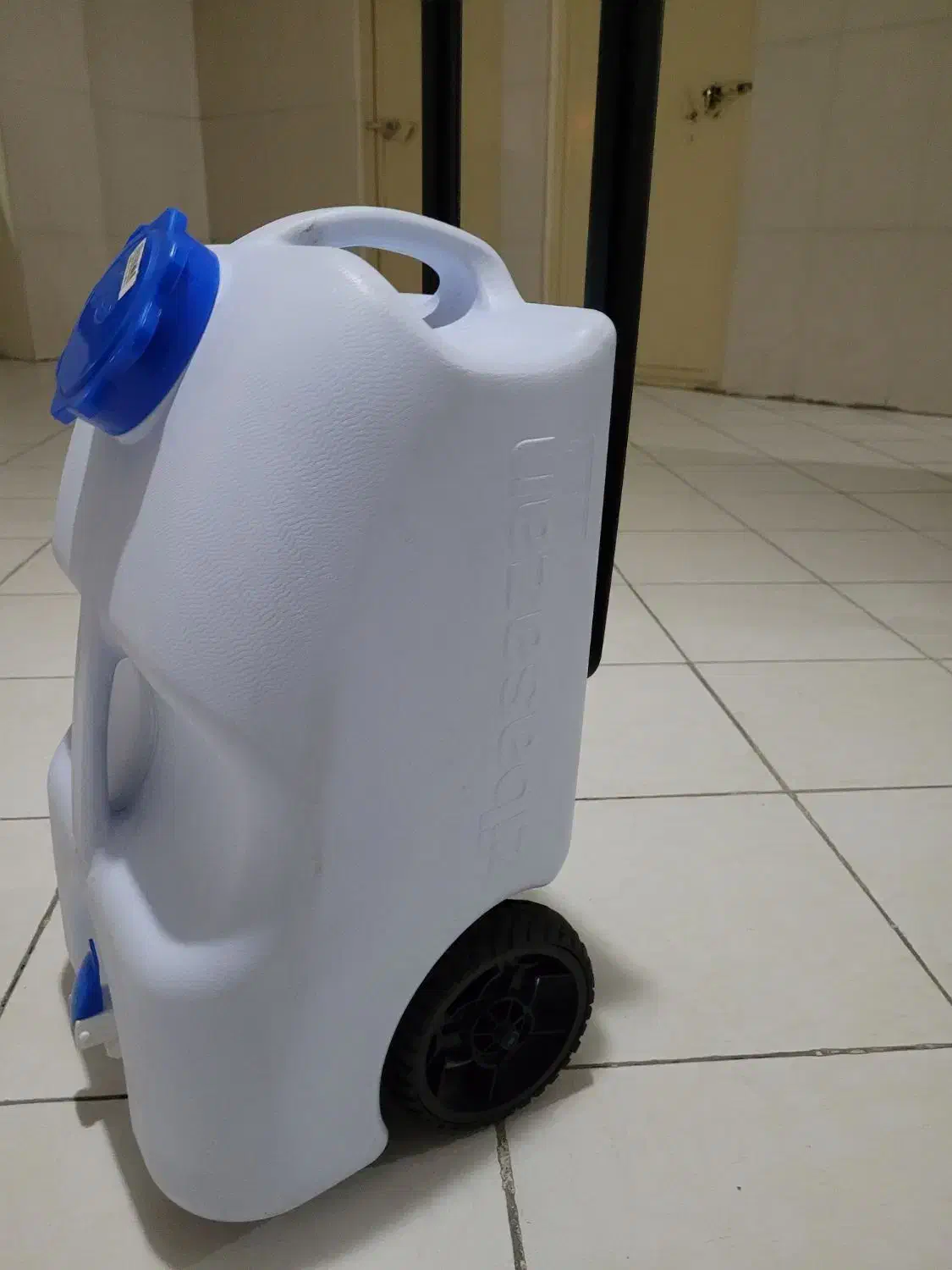 مخزن یا گالن آب مسافرتی|ظروف نگهدارنده، پلاستیکی، یک‌بارمصرف|اصفهان, سپاهان‌شهر|دیوار