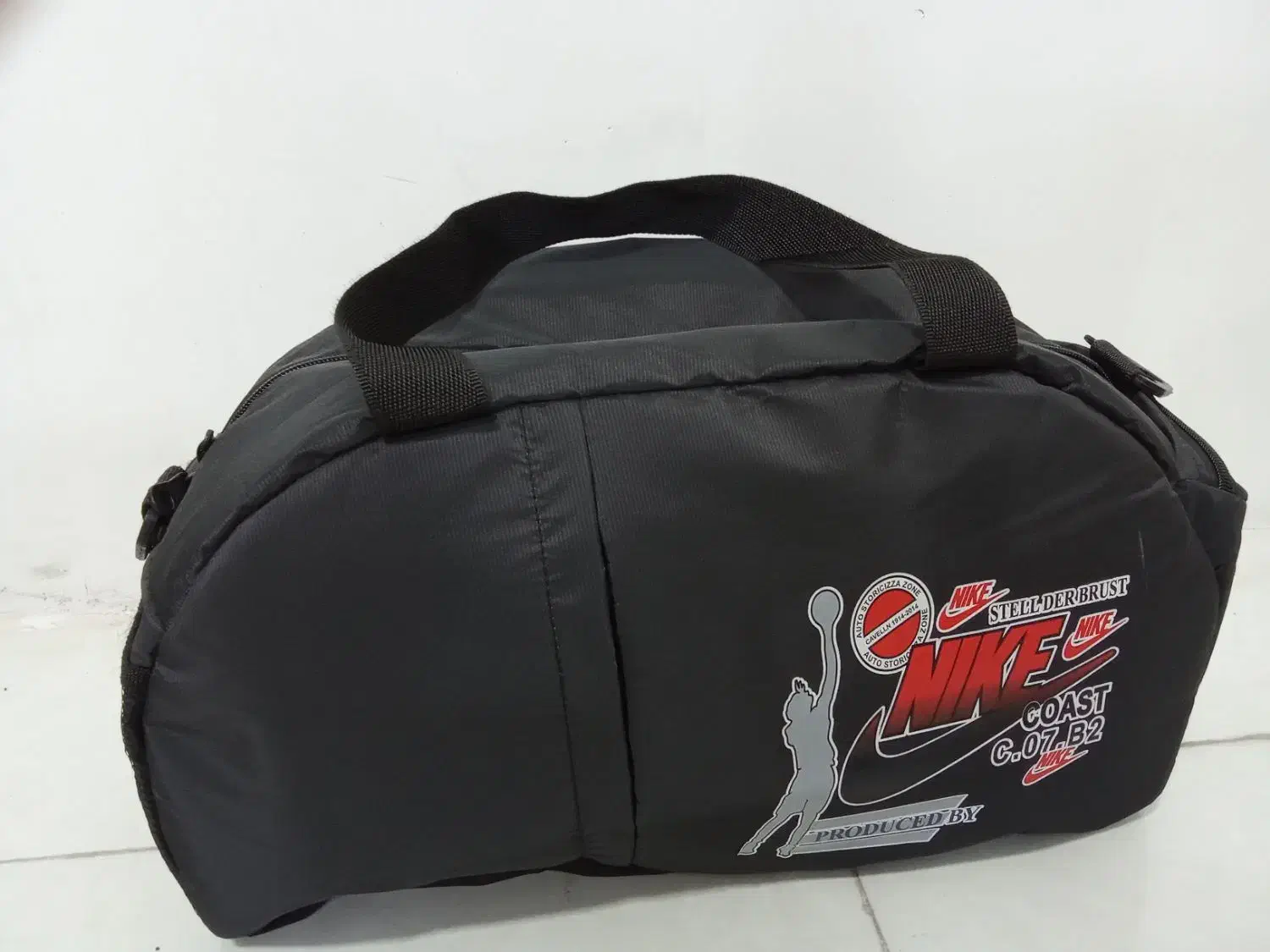 تعدادی کیف ازجمله کوله پشتی.ورزشی وارایشی|کیف، کفش، کمربند|فردیس, منظریه|دیوار