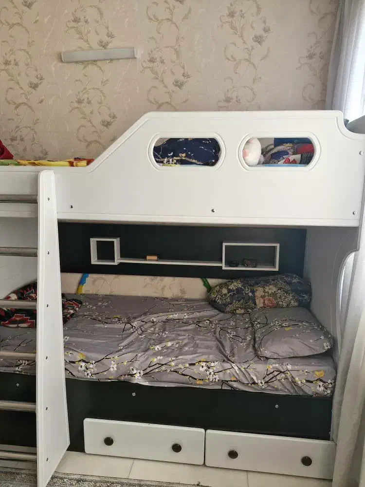 تخت دو طبقه.|تخت و سرویس خواب|اسلام‌شهر, شهرک واوان|دیوار