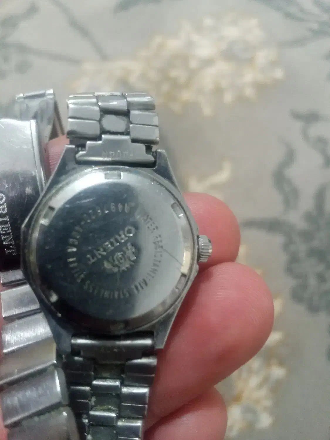 ساعت اورینت اصلی|ساعت|پرند, فاز ۴|دیوار