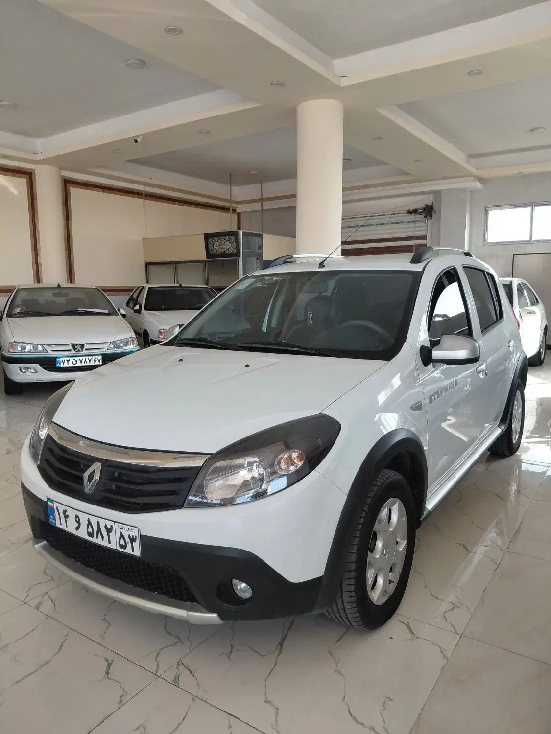 ساندرو استپ وی اتوماتیک|خودرو سواری و وانت|اصفهان, باغ فدک|دیوار