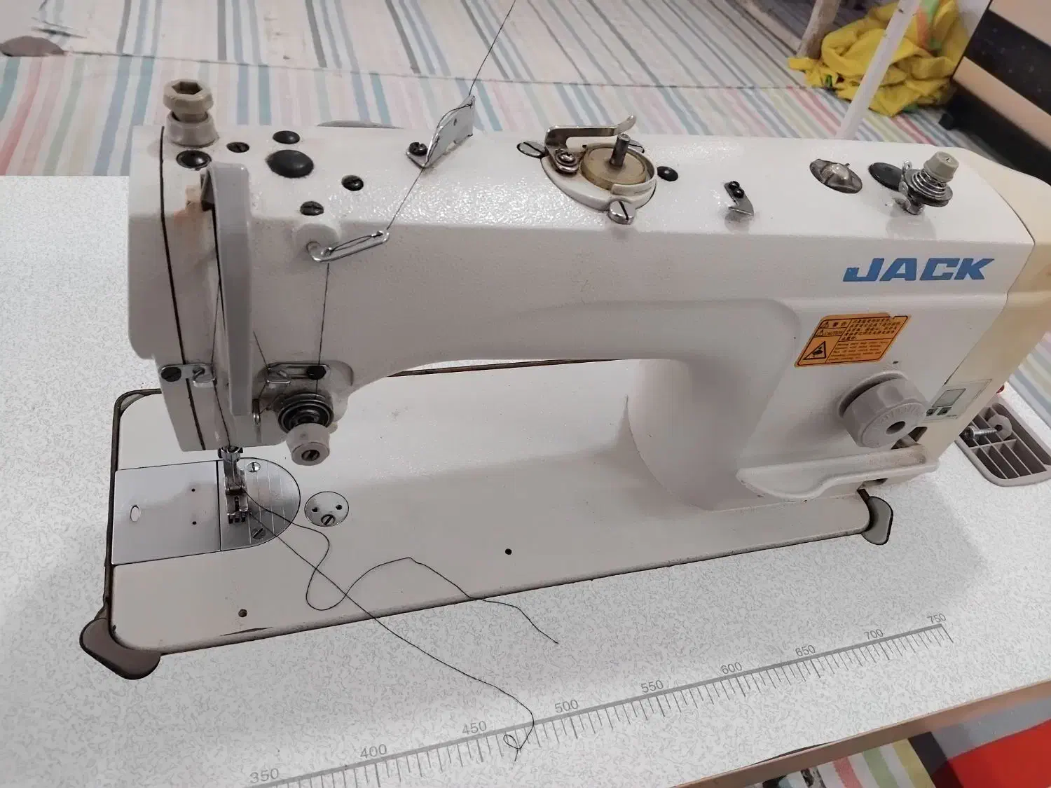 چرخ خیاطی خانگی|چرخ خیاطی و ریسندگی|میانه, |دیوار