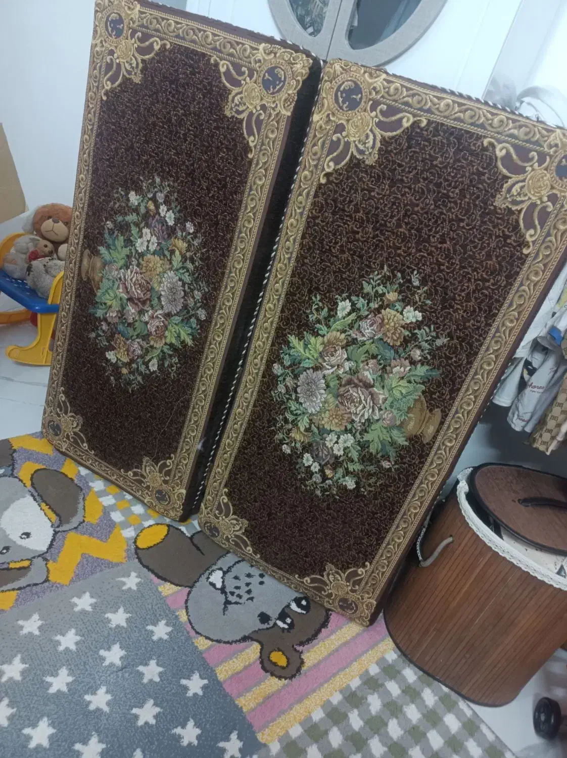 پشتی نوی نو|پشتی|تربتحیدریه, قائم|دیوار