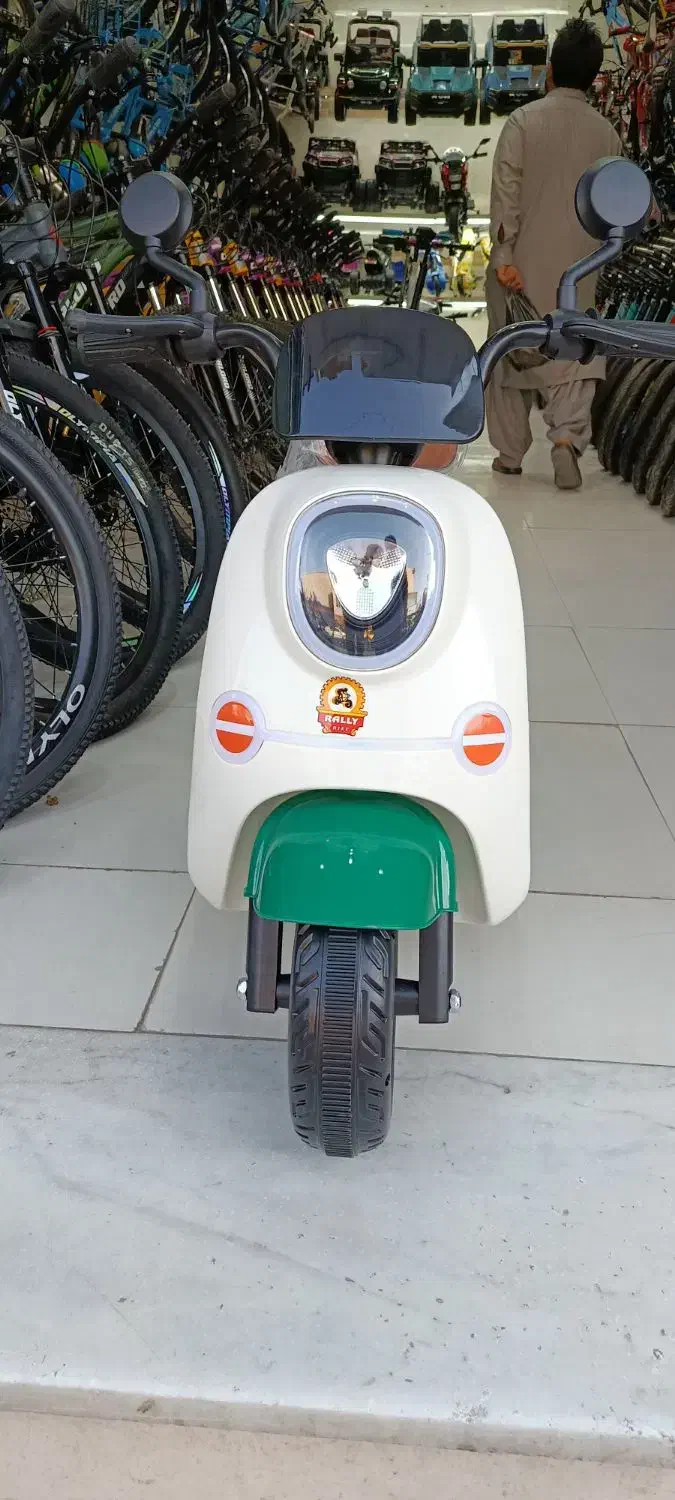 شارژی وسپا طرح سوئدی (غلامی)|اسباببازی بچه|زاهدان, |دیوار