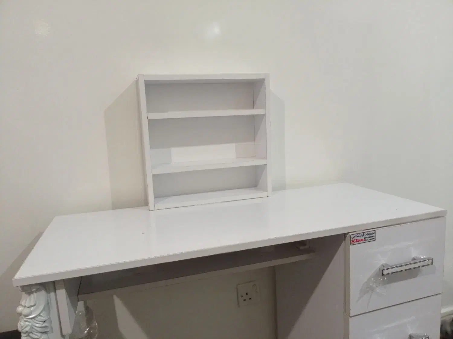 میزناخن بفروش میرسد|آرایشگاه و سالنهای زیبایی|امیدیه, |دیوار