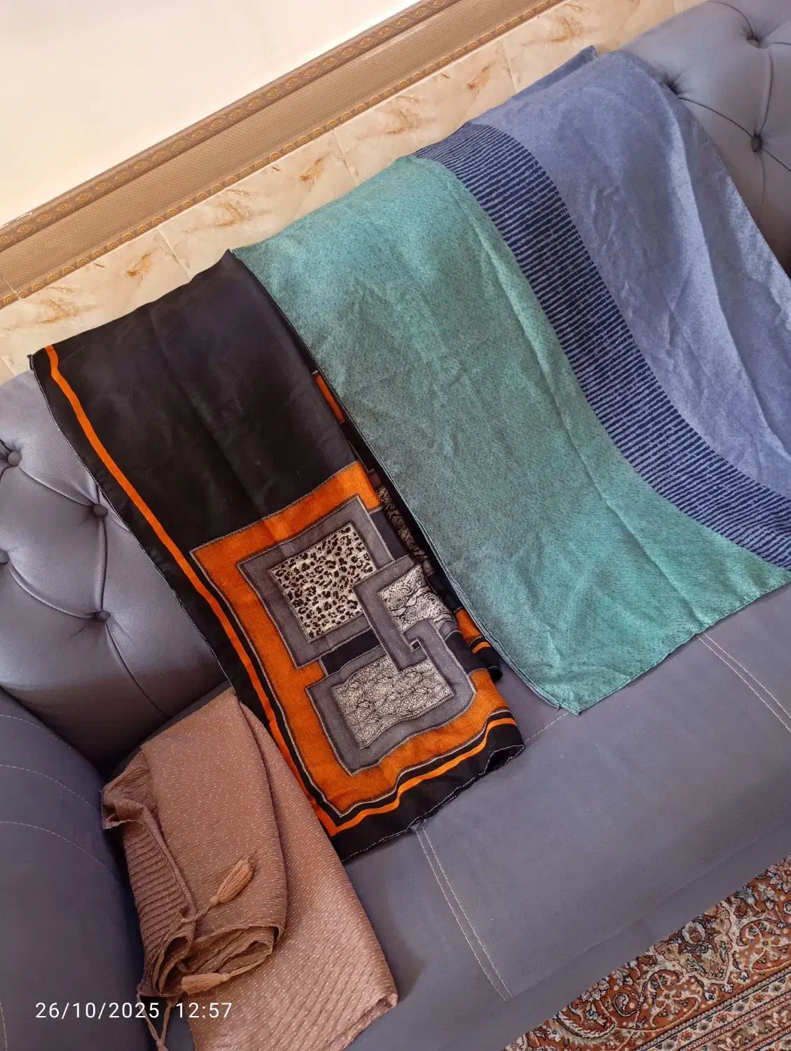 شال و دامن جین|لباس|پاکدشت, پارچین|دیوار