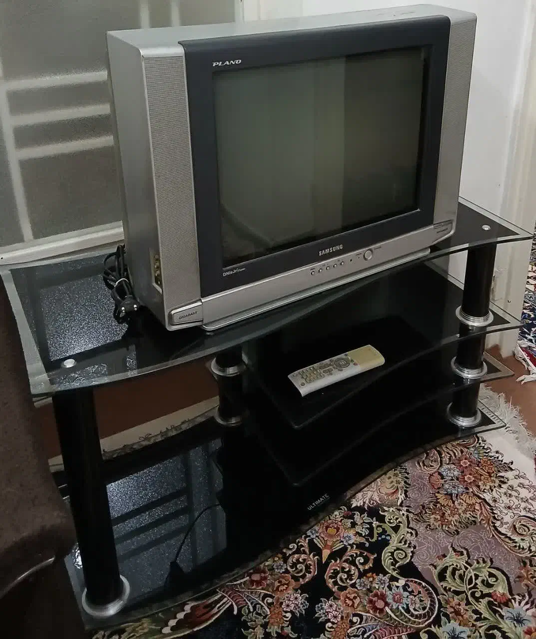 تلوزیون سامسونگ و میز تلویزیون|تلویزیون و پروژکتور|دزفول, |دیوار