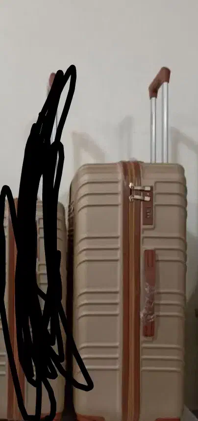 چمدان نشکن تازه خریداری شده|کیف، کفش، کمربند|دلیجان, |دیوار