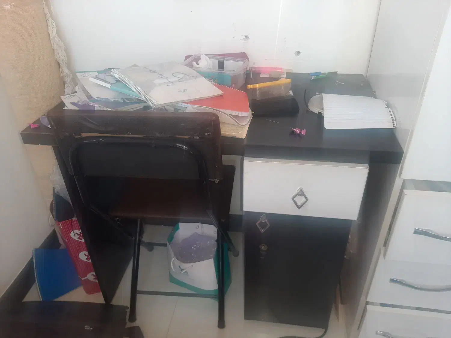 میز تحریر  سفید مشکی|میز تحریر و کامپیوتر|پردیس, فاز ۳|دیوار