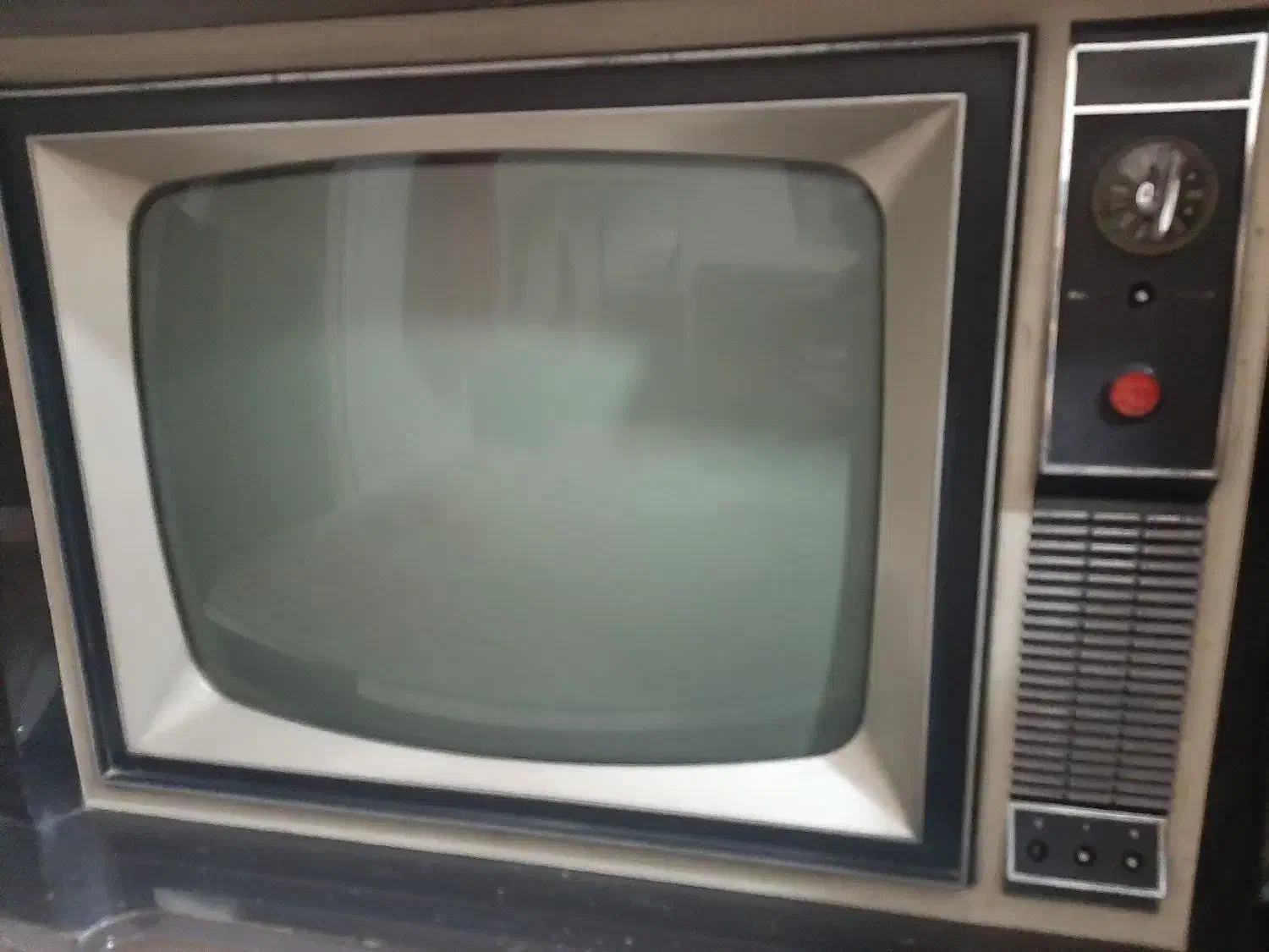 تلویزیون قدیمی|تلویزیون و پروژکتور|ارومیه, |دیوار
