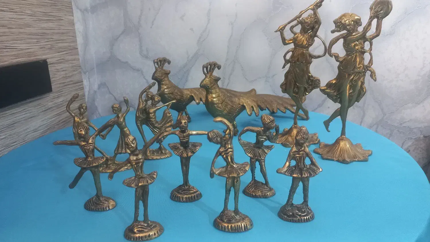 تعدادی مجسمه برنزی|مجسمه، تندیس، ماکت|رباط‌کریم, نصیرشهر|دیوار