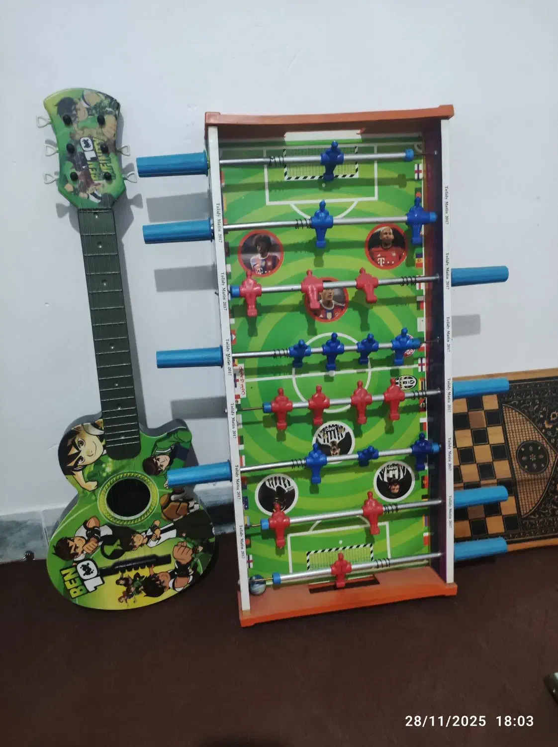 تعدادی اسباب بازی|اسباببازی بچه|ازنا, |دیوار