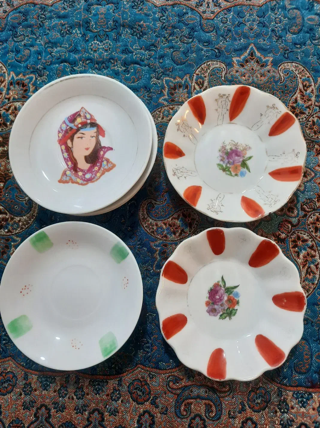 نعلبکی قدیمی نوستالوژی گل سرخی|کلکسیون اشیاء عتیقه|محلات, |دیوار