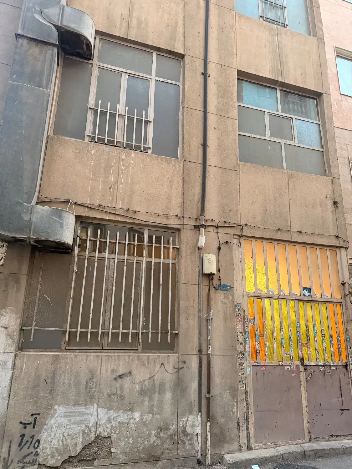 ساختمان ۳ طبقه مستقل دربست