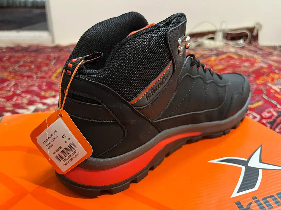 کفش|کیف، کفش، کمربند|خسروشاه, |دیوار