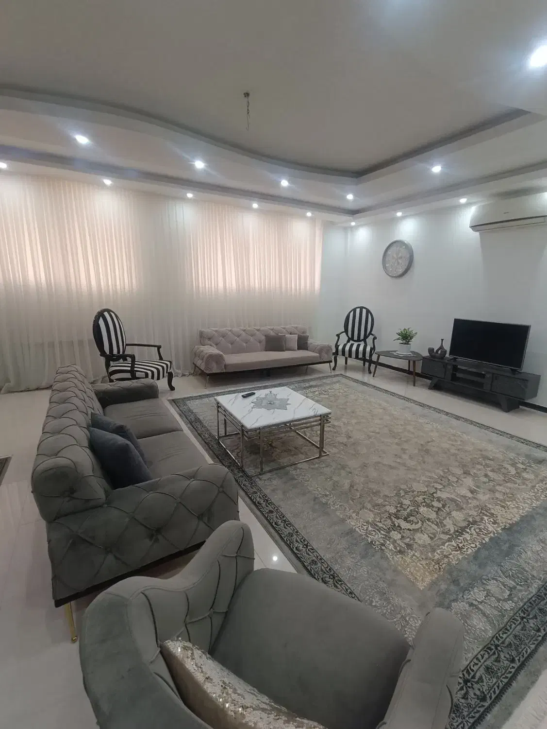 مبل شیک ۹ نفره شیک|مبلمان خانگی و میز عسلی|مشهد, نیروی هوایی|دیوار