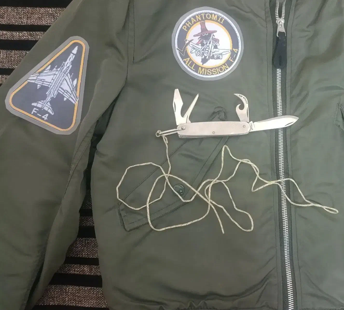 چاقو پرواز|کلکسیون اشیاء عتیقه|اندیشه, اندیشه فاز ۱|دیوار