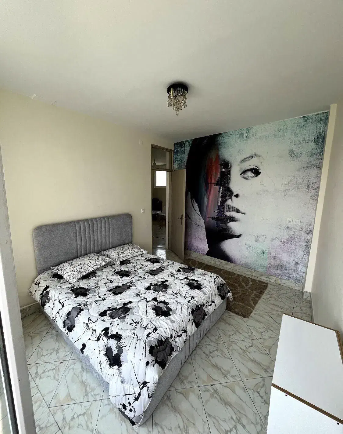 سوئت مبله|اجارهٔ کوتاه‌مدت آپارتمان و سوئیت|فولادشهر, C4|دیوار