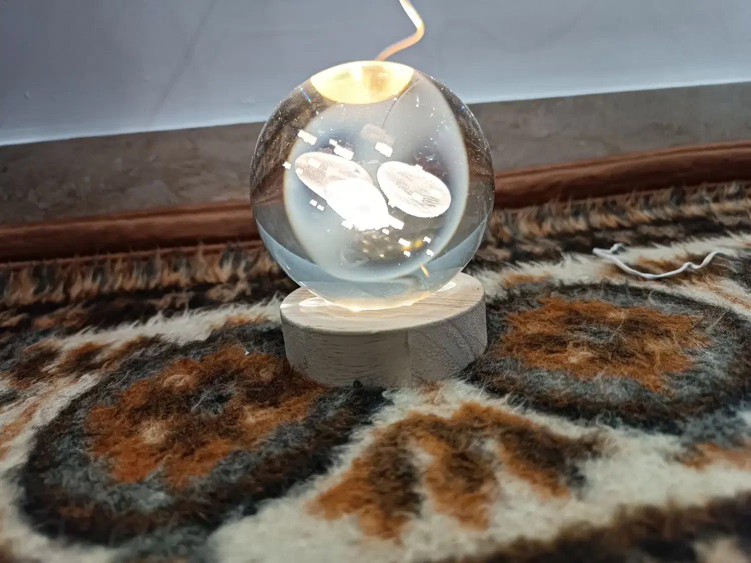 گوی شیشه ای زیبا|چراغ خواب و آباژور|مرند, |دیوار