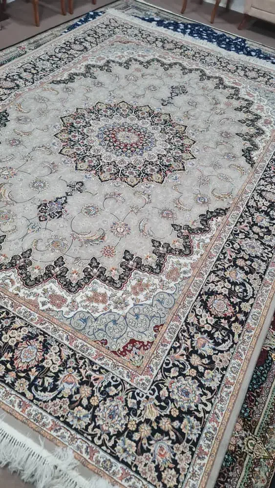 دو عدد فرش ۹متری فرهی یک عدد ۲متری|فرش|بندر انزلی, آذربایجان|دیوار