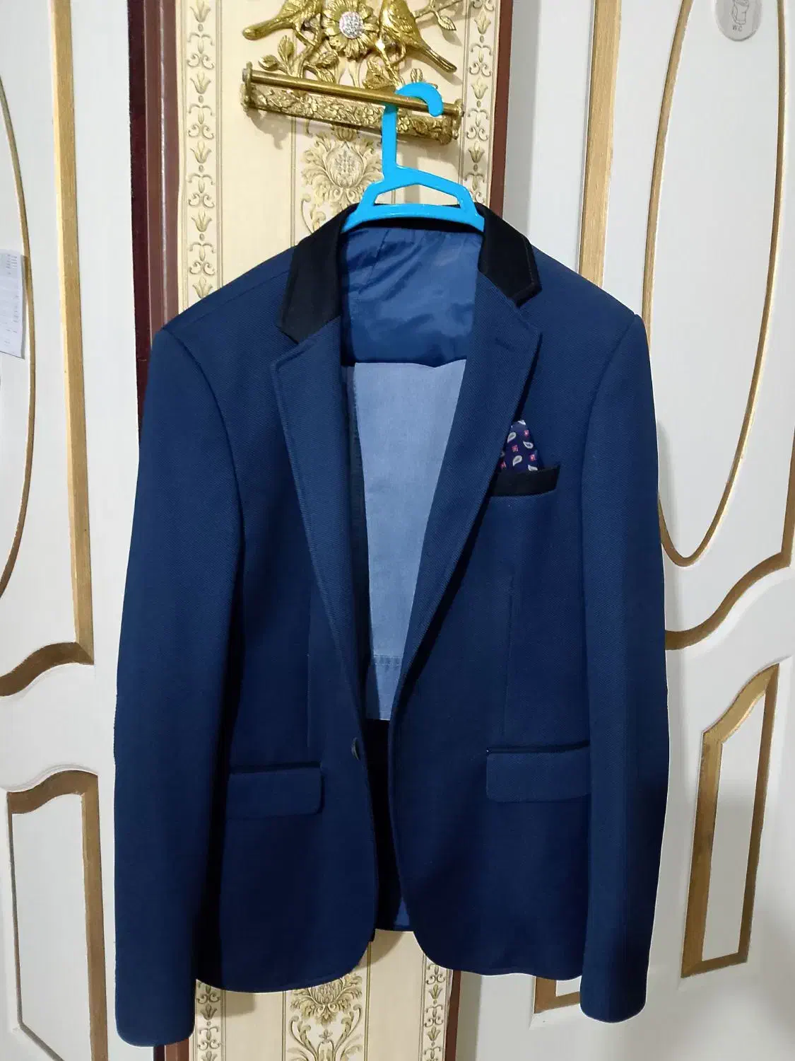 کت تک|لباس|سامن, |دیوار