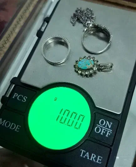 مدال نقره فیروزه|جواهرات|مشهد, حرم مطهر رضوی|دیوار