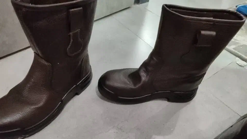 بوت چلنجر بهشتیان|کیف، کفش، کمربند|شاهین‌شهر, فردوسی|دیوار