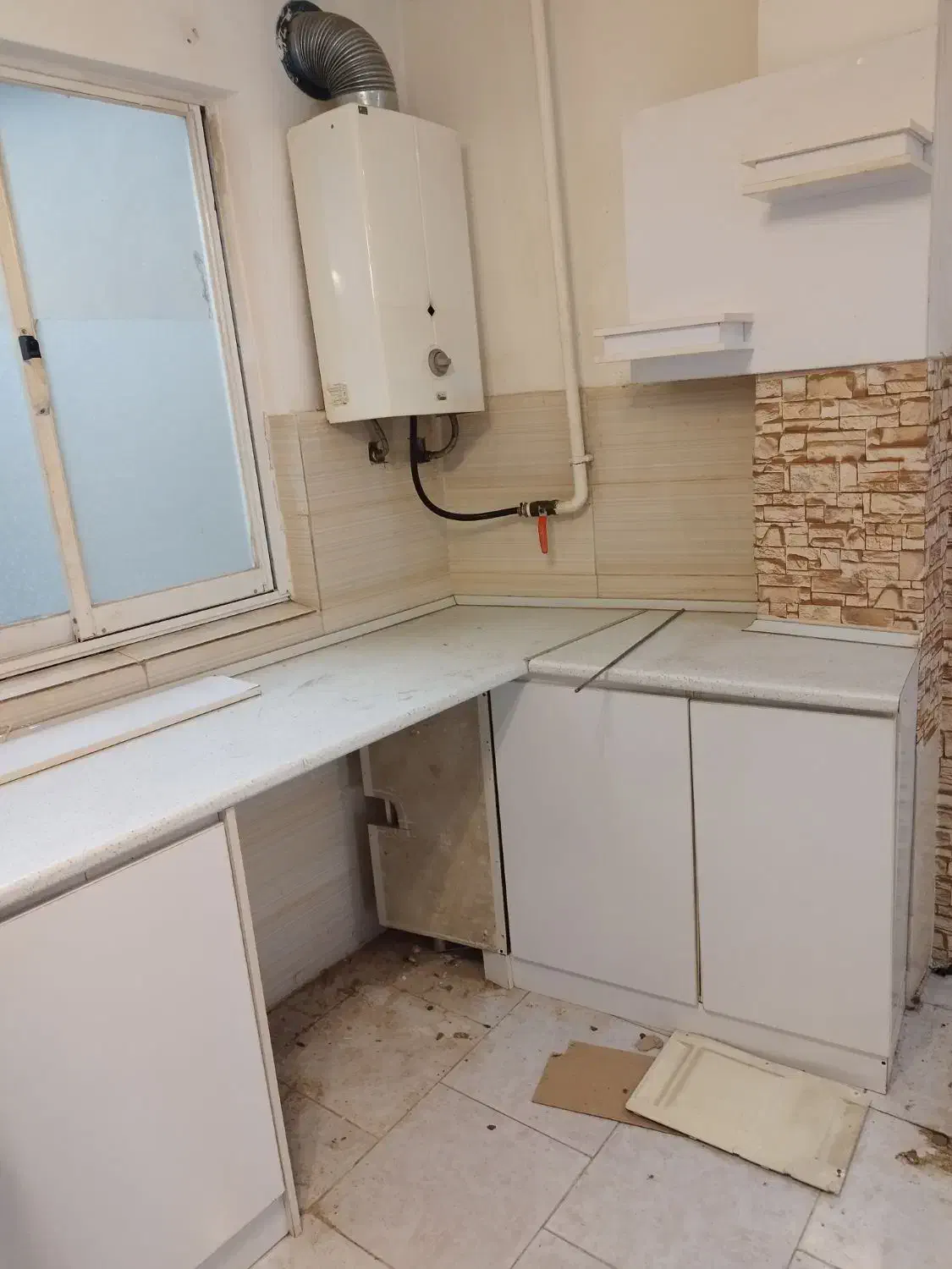 کابینت کار کرده هود و گاز|کتابخانه، شلف، قفسه‌های دیواری|رشت, رشتیان|دیوار