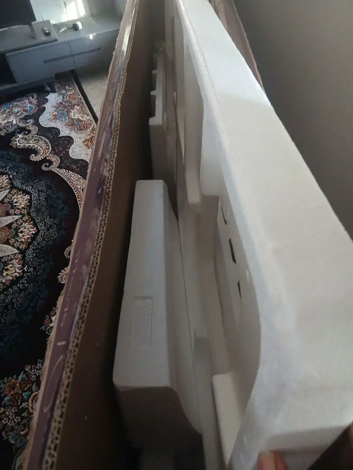 کارتن تلویزیون ۷۰ اینچ|ابزارآلات|دوگنبدان, |دیوار