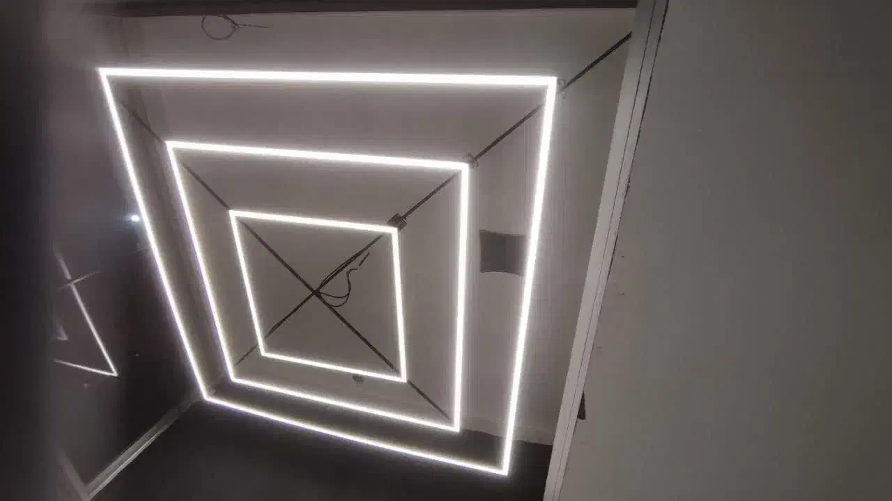 چراغ لاین|لامپ و چراغ|قم, چهل درخت‎|دیوار