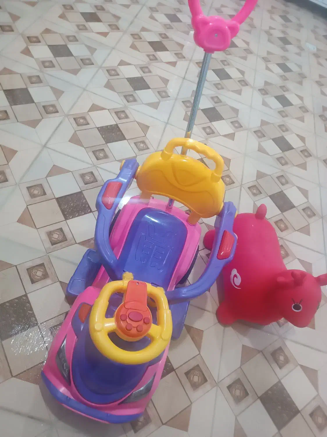 ماشین و عروسک بادی مدل گوزن|اسباببازی بچه|مریوان, |دیوار