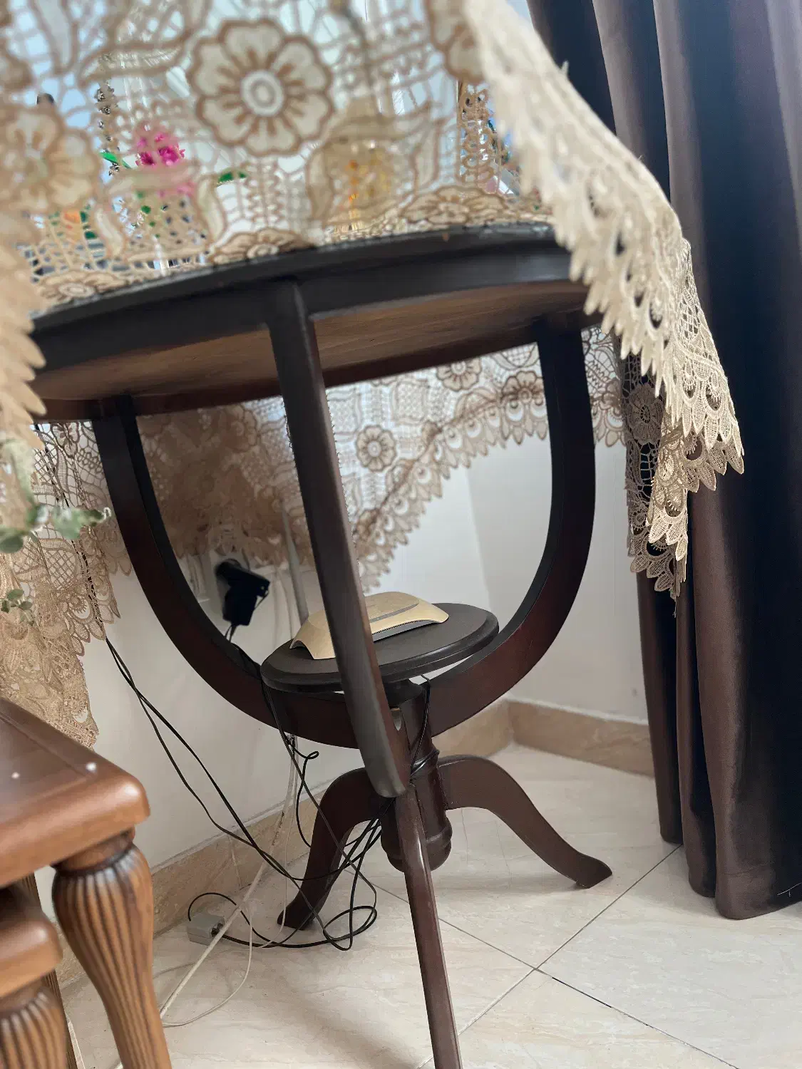 میز گرد(خاطره)|میز و صندلی غذاخوری|بابل, |دیوار