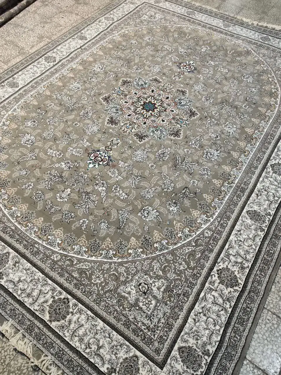 گالری اوینار|فرش|گرگان, |دیوار