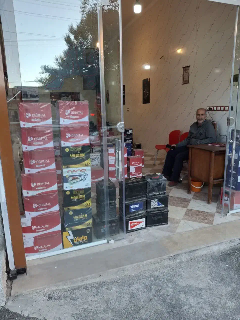 نمایندگی باتری خودروهای سبک و سنگین|خدمات موتور و ماشین|نهاوند, |دیوار