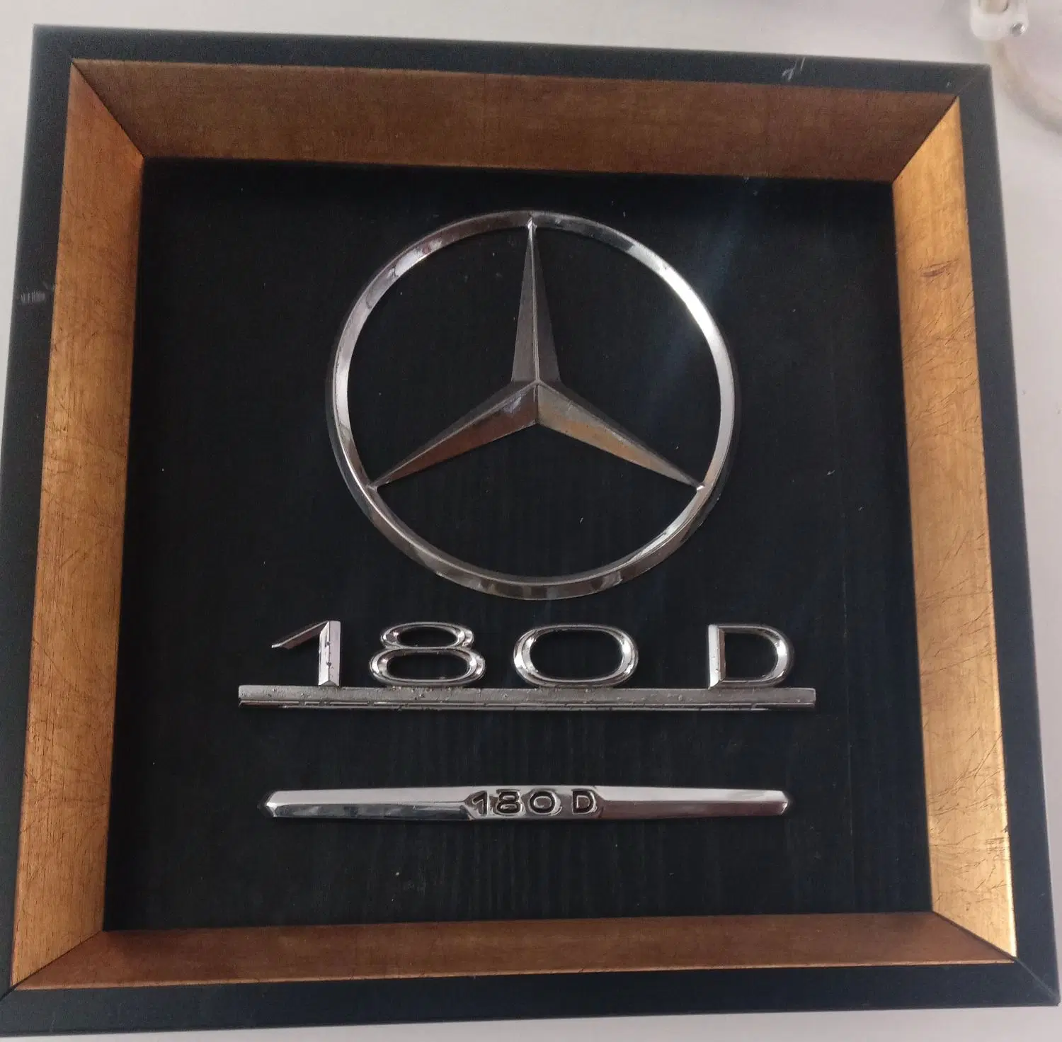 آرم ولوگو فابریک Benz 180D|کلکسیون اشیاء عتیقه|تهران, فلسطین (میدان انقلاب)|دیوار
