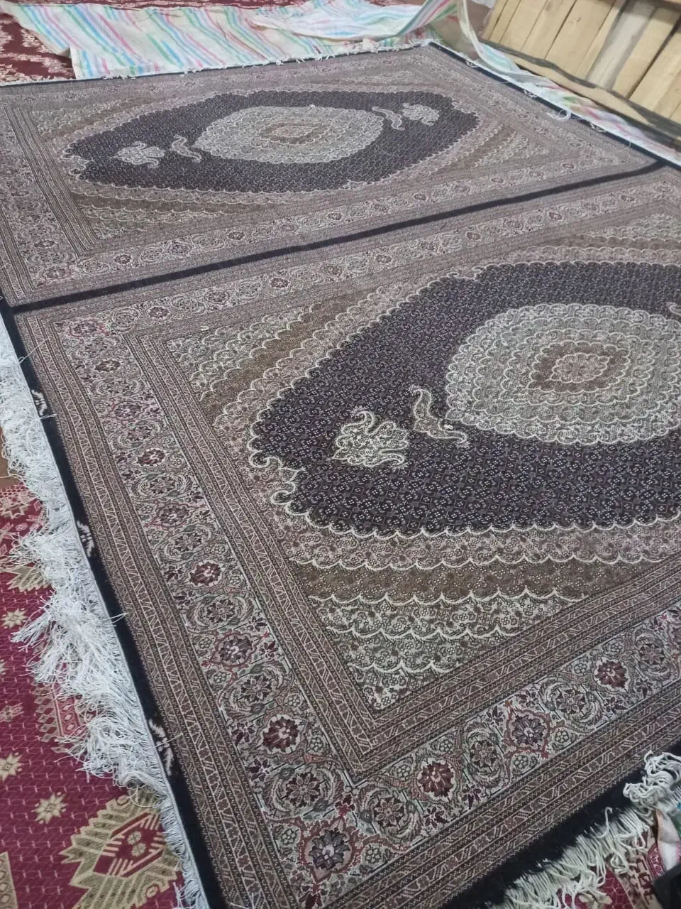جفت فرش نه متر . و هر اندازه موجود دارم رج ۴۰|فرش|اردبیل, |دیوار