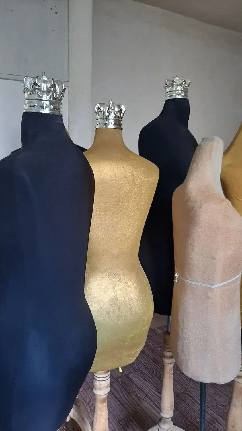 مانکن|فروشگاه و مغازه|هشتگرد, هشتگرد قدیم|دیوار