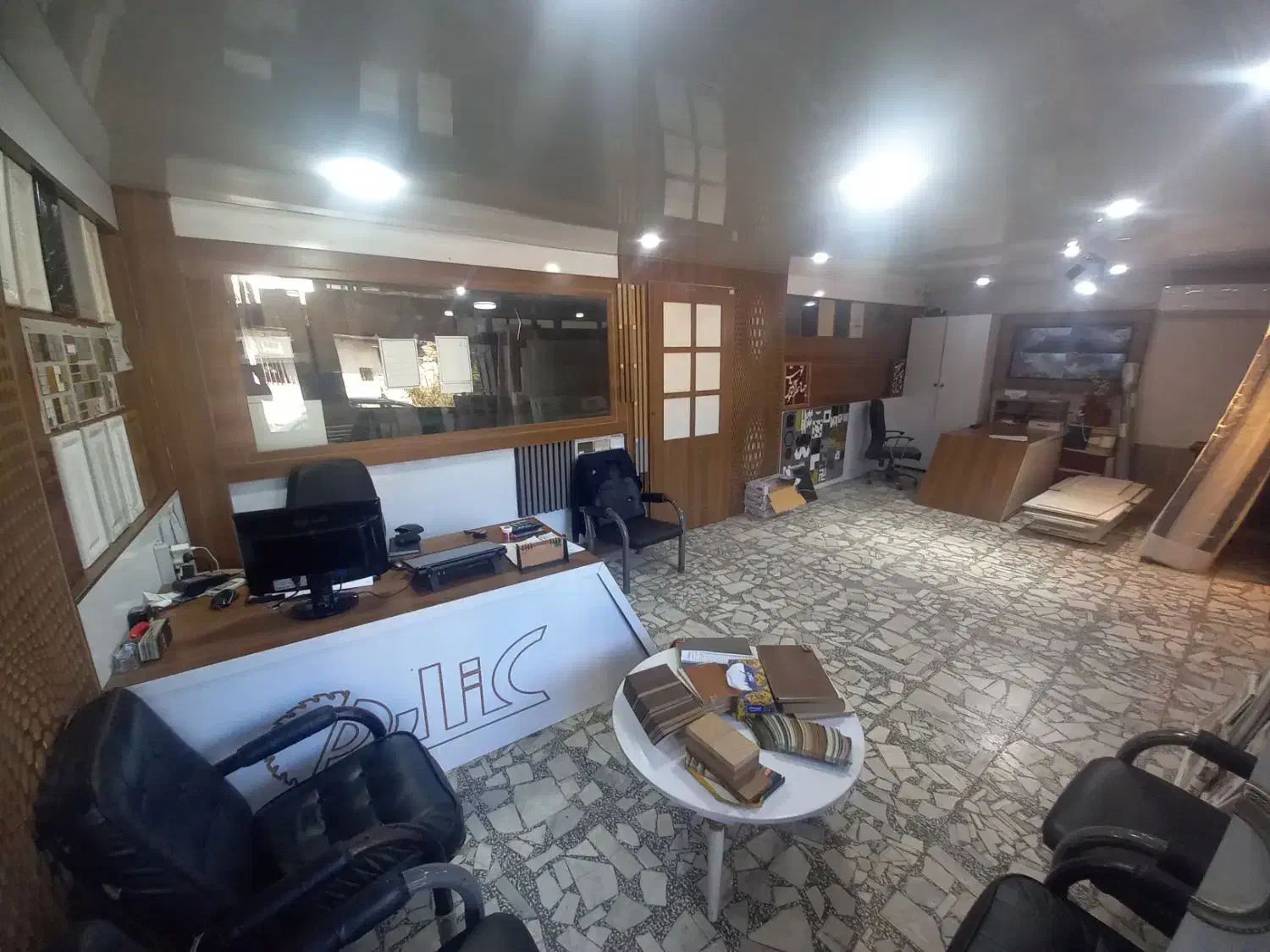 یک منشی خانوم یا اقا آشنا به کامپیوتر نیازمندیم|استخدام اداری و مدیریت|رودسر, |دیوار