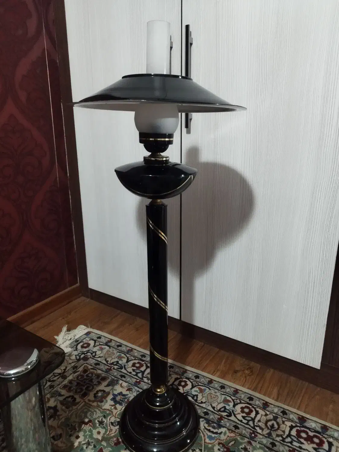 چراغ پایه دار|چراغ خواب و آباژور|شاهینشهر, حافظ جنوبی|دیوار