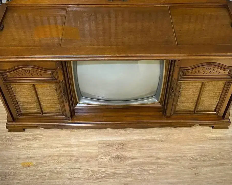 تلویزیون مبله رادیو گرام آنتیک قدیمی|کلکسیون اشیاء عتیقه|فیروزکوه, |دیوار