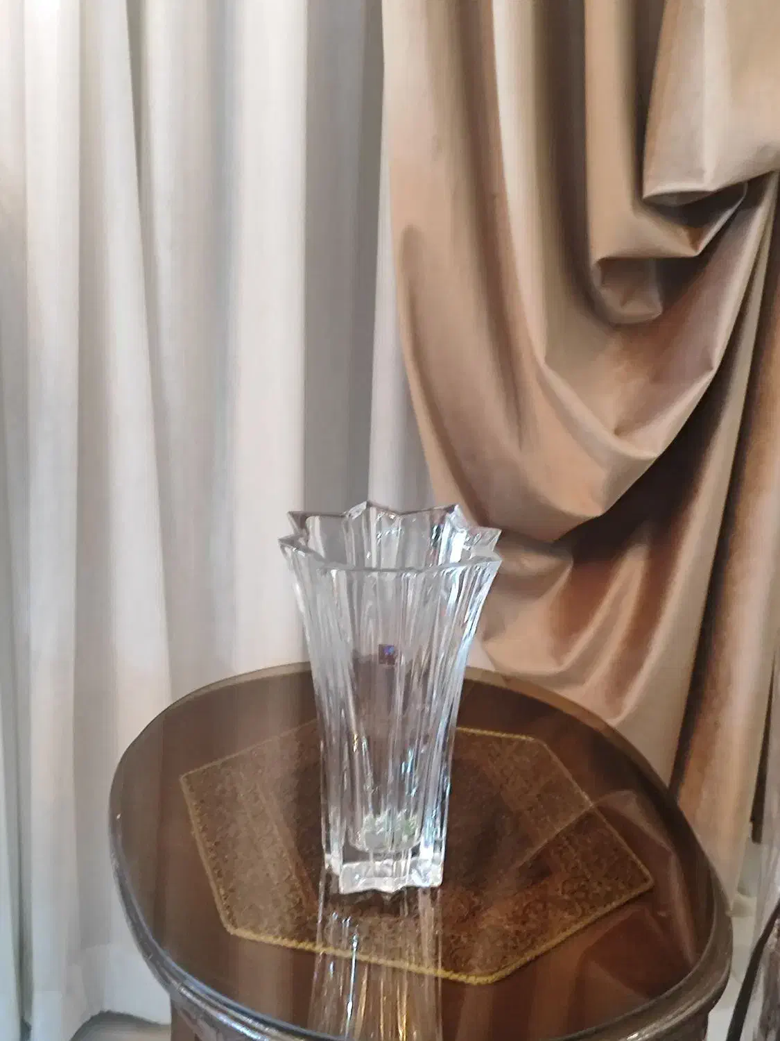 گلدان|کلکسیون اشیاء عتیقه|اصفهان, شیخ طوسی|دیوار